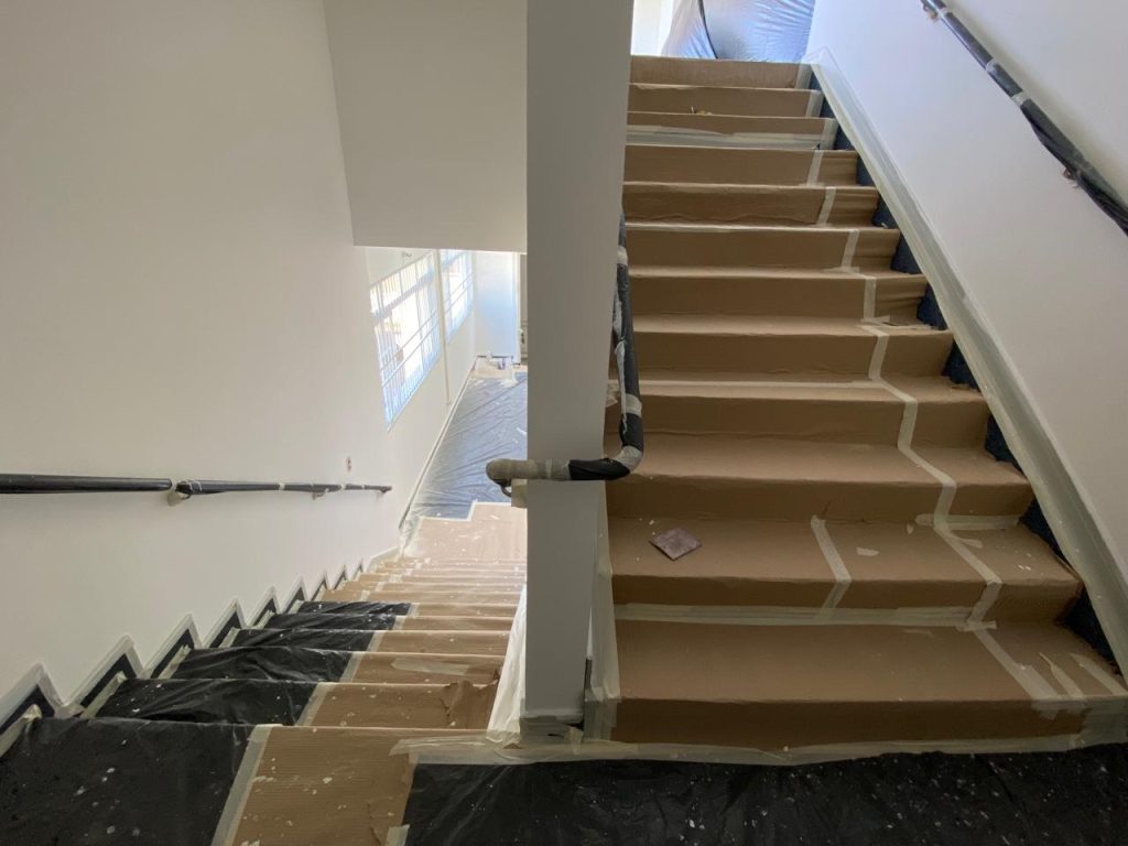 Manutenção pintura interna das salas e espaços de circulação de alunos